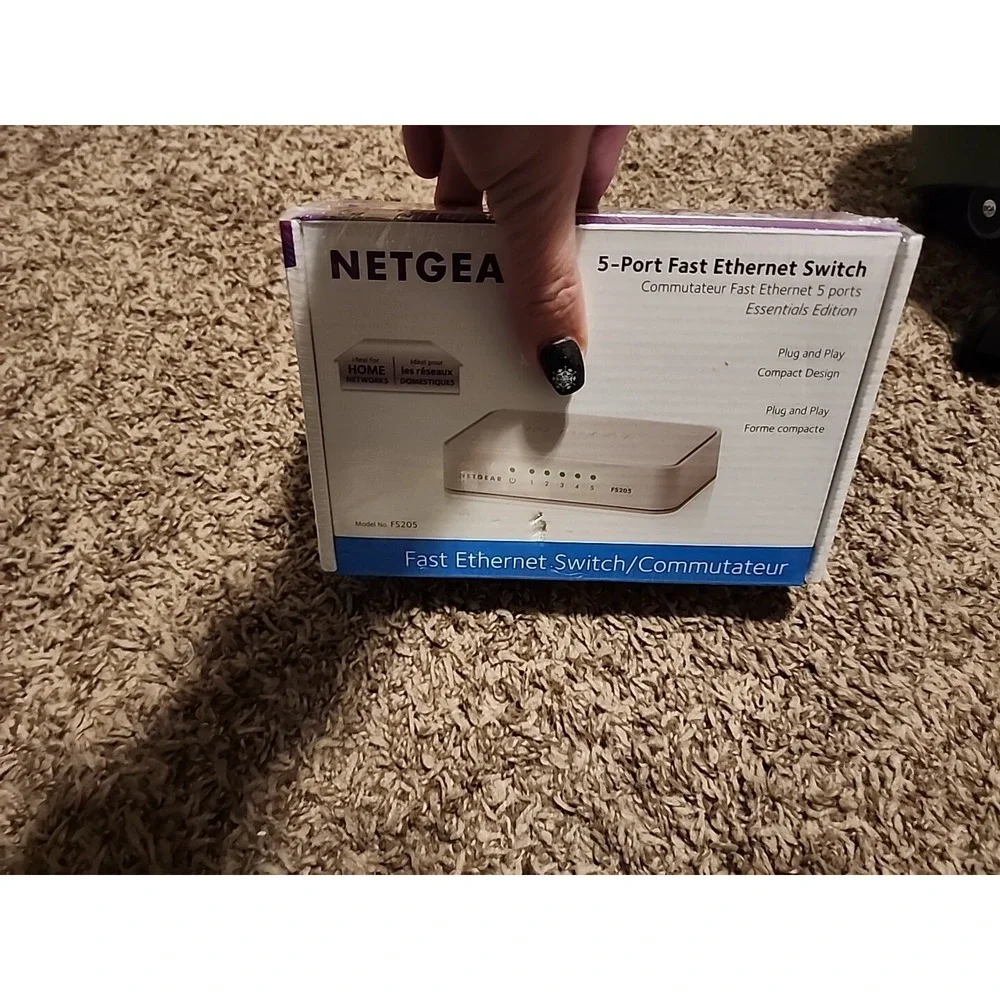 NETGEAR FS205 5-Port Ethernet Switch. New In Sealed‎ Box. - Picture 3 of 5